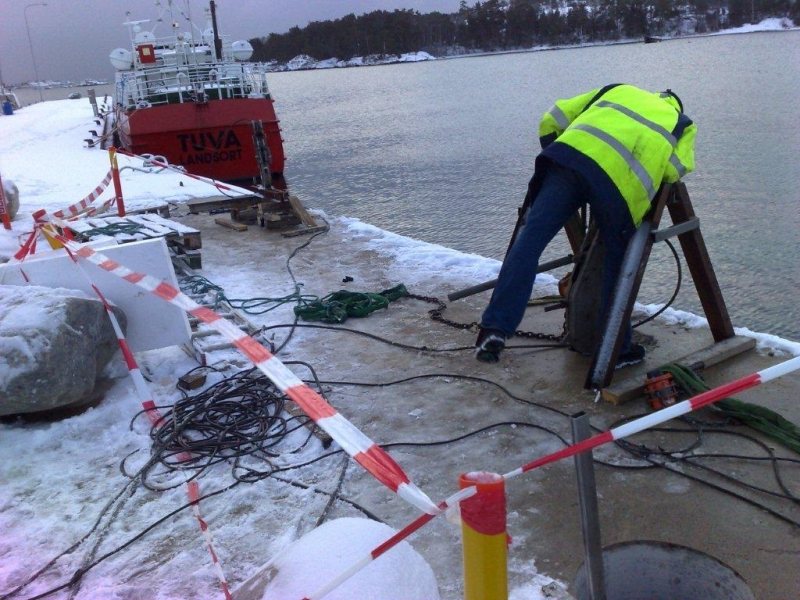 Förstärkningsarbete på kaj vintertid